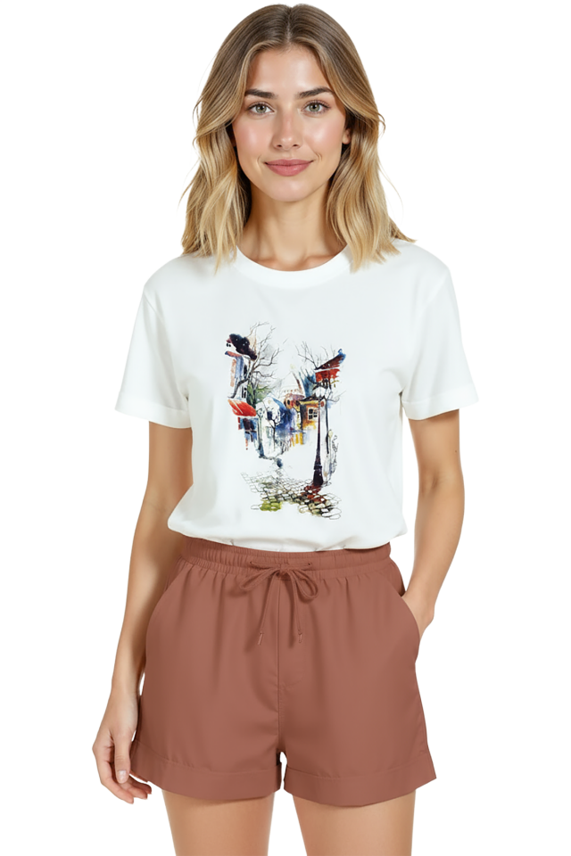 Kadın Beyaz Relaxed Fit %100 Pamuk Tişört – Suluboya Sokak Eskizli Baskılı