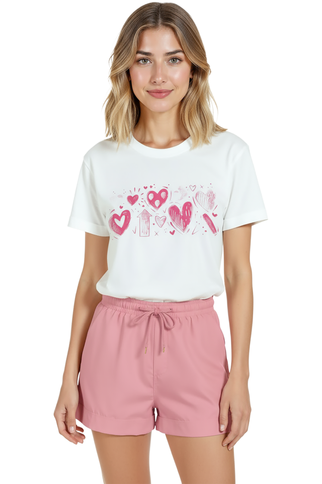 Kadın Beyaz Relaxed Fit %100 Pamuk Tişört – Pembe Doodle Kalp Sıralı Baskılı