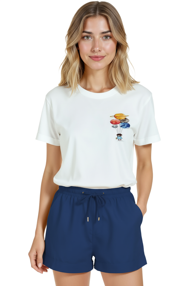 Kadın Beyaz Relaxed Fit %100 Pamuk Tişört – Gezegen Balonları & Minik Karakter Baskılı