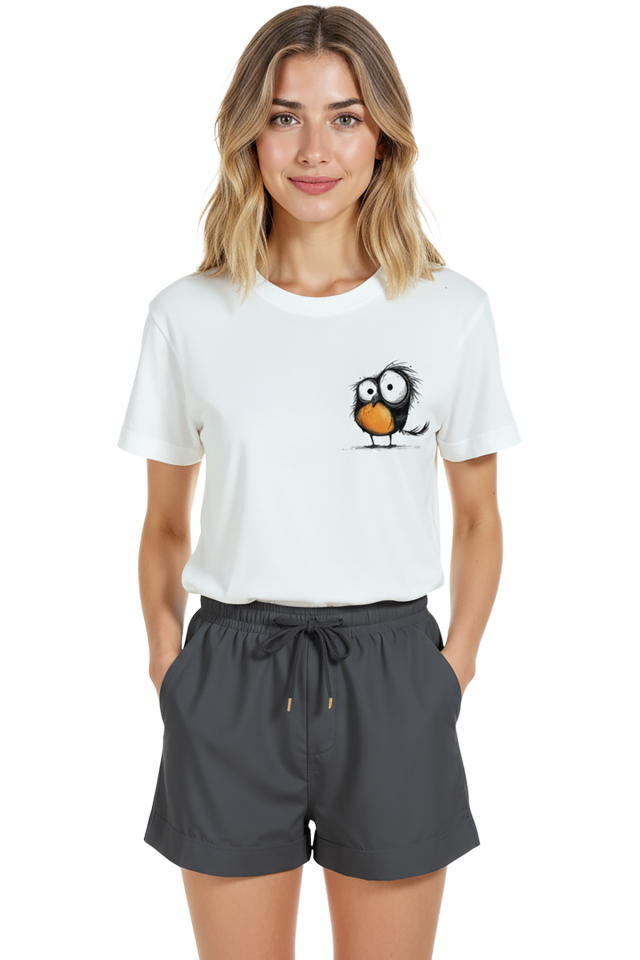 Kadın Beyaz Relaxed Fit %100 Pamuk Tişört – Sevimli Kuş Sol Göğüs Baskılı