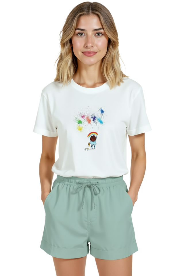 Kadın Beyaz Relaxed Fit %100 Pamuk Tişört – Gökkuşağı Minyatür Baskılı