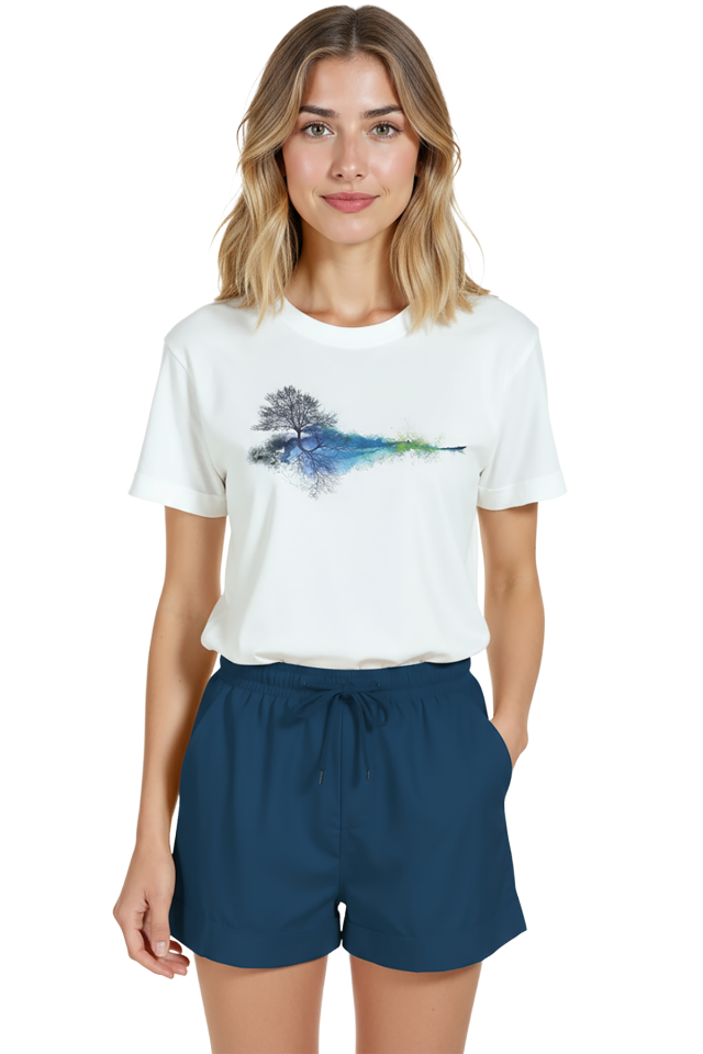 Kadın Beyaz Relaxed Fit %100 Pamuk Tişört – Yansıyan Ağaç Suluboya Minyatür Baskılı