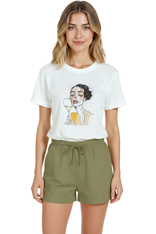 Kadın Beyaz Relaxed Fit %100 Pamuk Tişört – Çizgisel Portre & Şarap Kadehi Baskılı