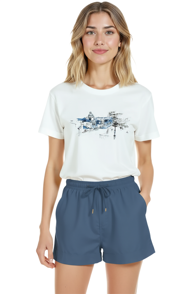 Kadın Beyaz Relaxed Fit %100 Pamuk Tişört – Suluboya Şehir Manzarası & Mavi Vurgu Baskılı
