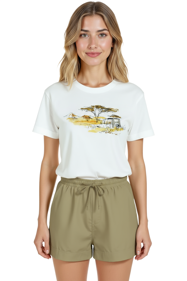 Kadın Beyaz Relaxed Fit %100 Pamuk Tişört – Savana Jeep Suluboya Baskılı