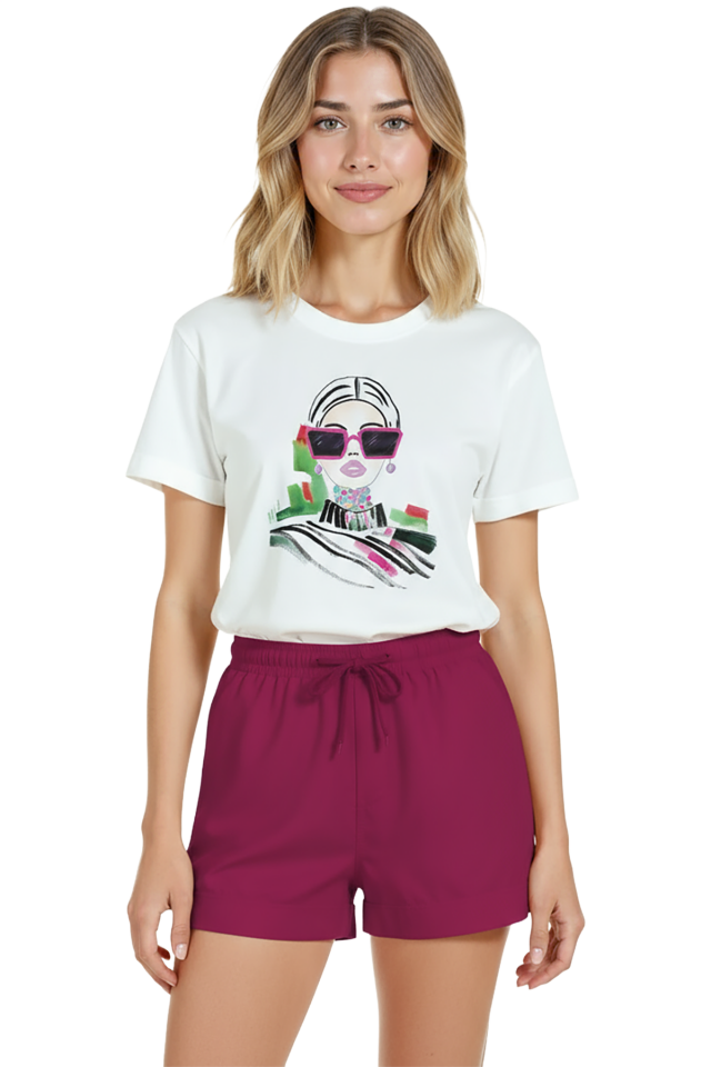 Kadın Beyaz Relaxed Fit %100 Pamuk Tişört – Çizgisel Portre & Pembe Gözlük Baskılı