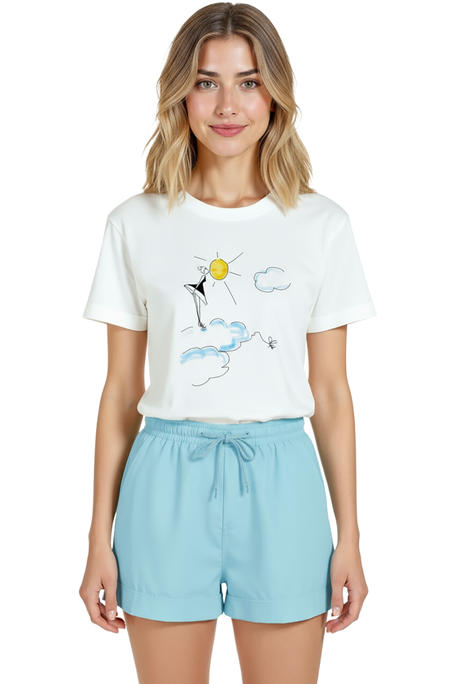 Kadın Beyaz Relaxed Fit %100 Pamuk Tişört – Bulut Üzerinde Duran Kız Baskılı