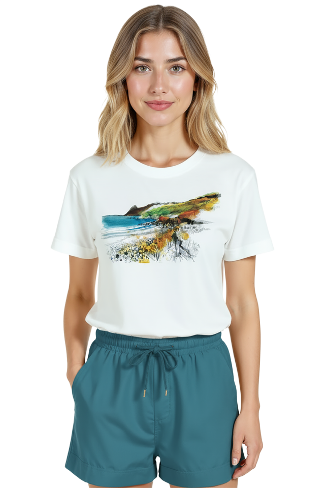 Kadın Beyaz Relaxed Fit %100 Pamuk Tişört – Suluboya Kıyı Manzarası Baskılı