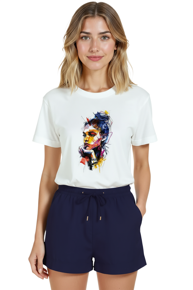 Kadın Beyaz Relaxed Fit %100 Pamuk Tişört – Çok Renkli Portre Suluboya & Karakalem Baskılı