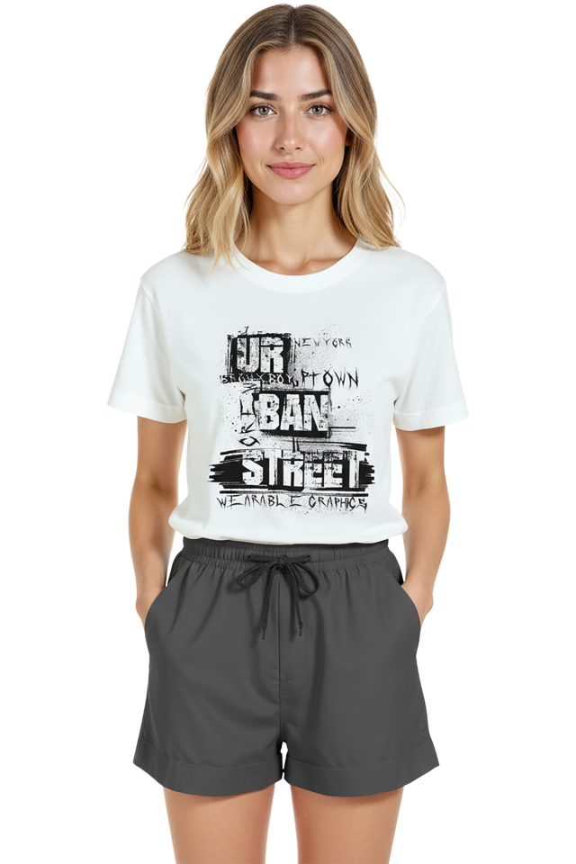 Kadın Beyaz Relaxed Fit %100 Pamuk Tişört – Sokak Tipografi & Graffiti Kolaj Baskılı