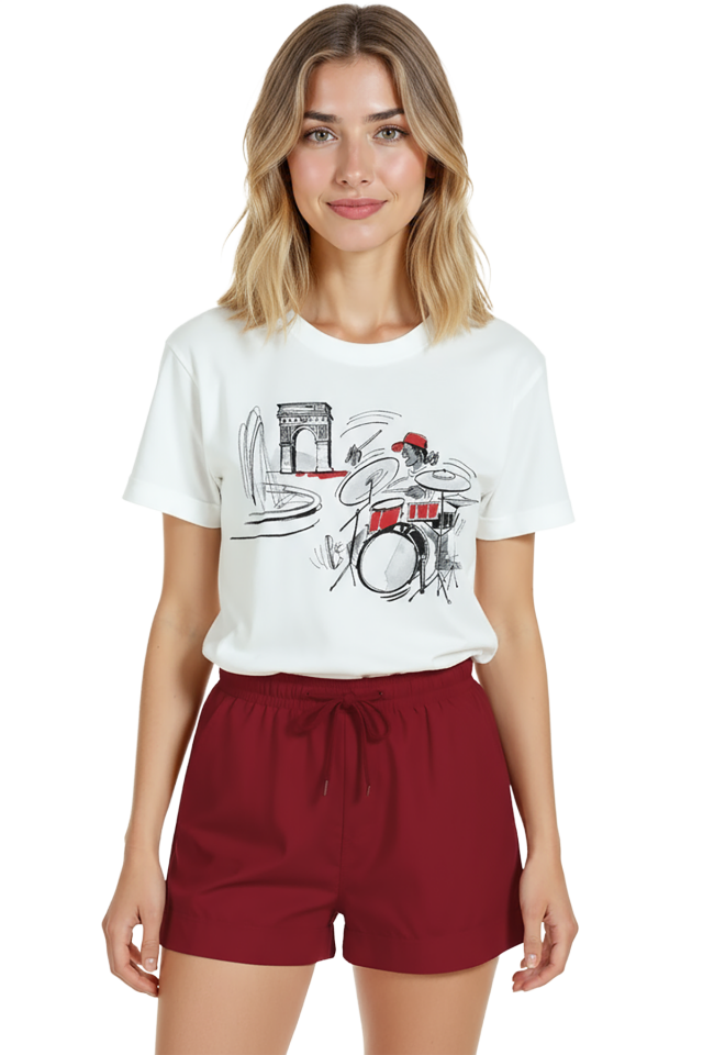 Kadın Beyaz Relaxed Fit %100 Pamuk Tişört – Çizgisel Davulcu & Şehir Manzarası Baskılı
