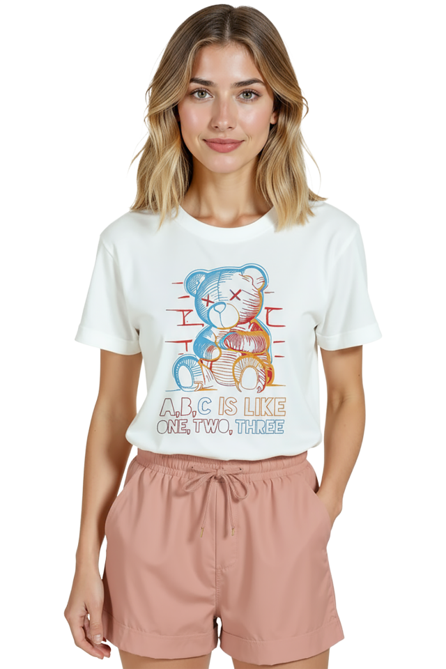 Kadın Beyaz Relaxed Fit %100 Pamuk Tişört – Grafiti Teddy Ayı Tipografi Baskılı