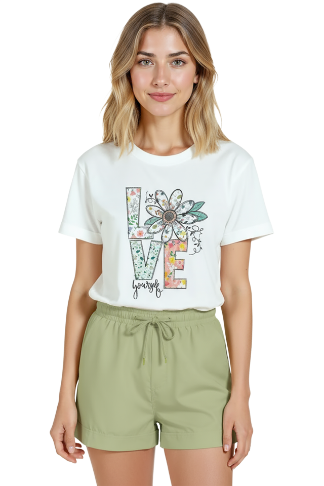 Kadın Beyaz Relaxed Fit %100 Pamuk Tişört – LOVE Harfli Çiçek Baskılı