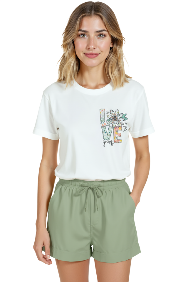 Kadın Beyaz Relaxed Fit %100 Pamuk Tişört – LOVE Harfli Çiçek Göğüs Baskılı