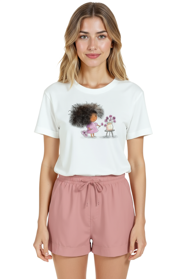 Kadın Beyaz Relaxed Fit %100 Pamuk Tişört – Suluboya Kız & Çiçek Vazo Baskılı