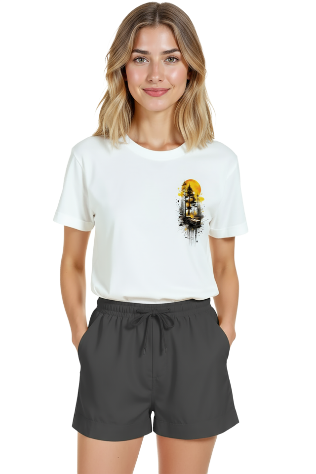 Kadın Beyaz Relaxed Fit %100 Pamuk Tişört – Günbatımı Orman & Kayık Baskılı