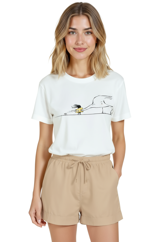 Kadın Beyaz Relaxed Fit %100 Pamuk Tişört – Çocuk & Fil Sulama İllüstrasyonlu