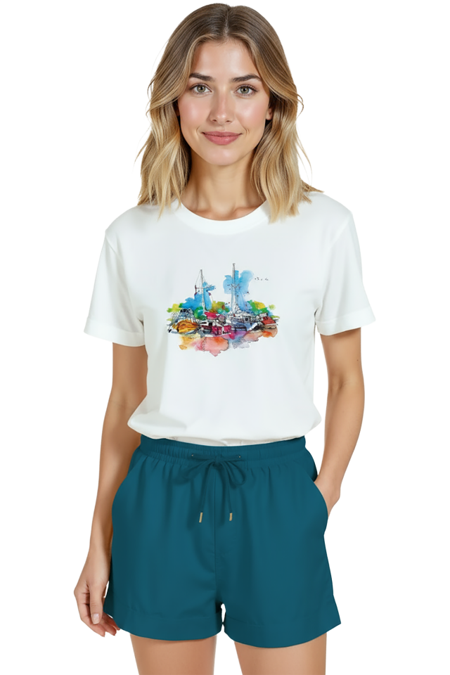 Kadın Beyaz Relaxed Fit %100 Pamuk Tişört – Suluboya Marina & Yelkenli Liman Baskılı