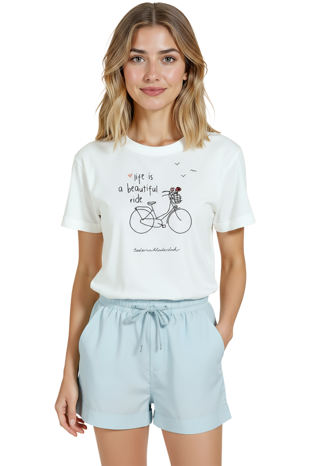 Kadın Beyaz Relaxed Fit %100 Pamuk Tişört – Bisiklet Doodle Baskılı