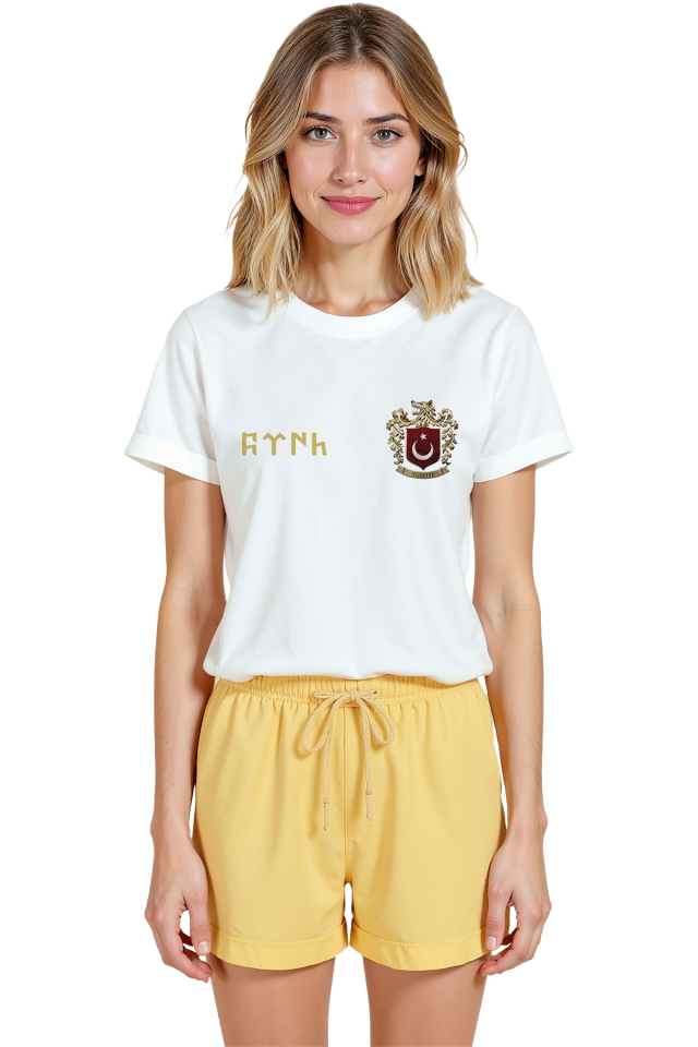 Kadın Beyaz Relaxed Fit %100 Pamuk Tişört – Göktürk Bozkurt Arma Minyatür Baskılı