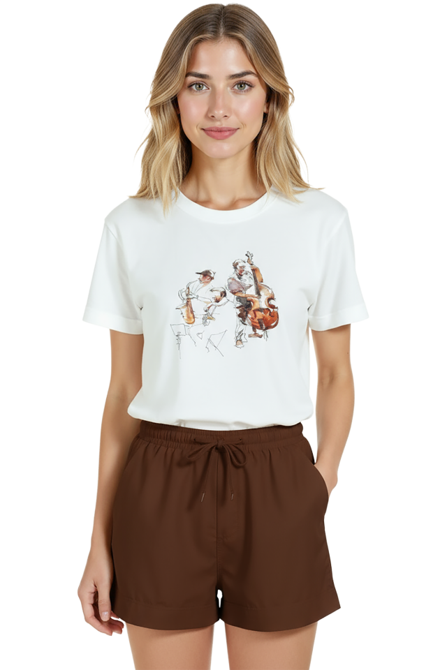 Kadın Beyaz Relaxed Fit %100 Pamuk Tişört – Suluboya Sokak Müzisyeni & Davulcu Baskılı