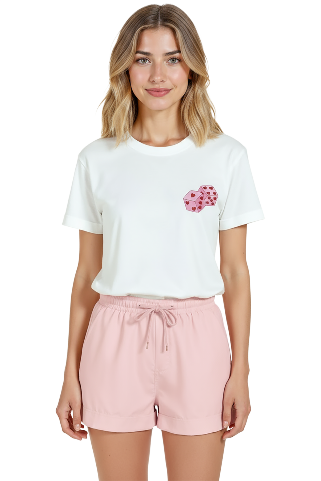 Kadın Beyaz Relaxed Fit %100 Pamuk Tişört – Pembe Kalp Zar & Minimal Pocket‑Baskılı