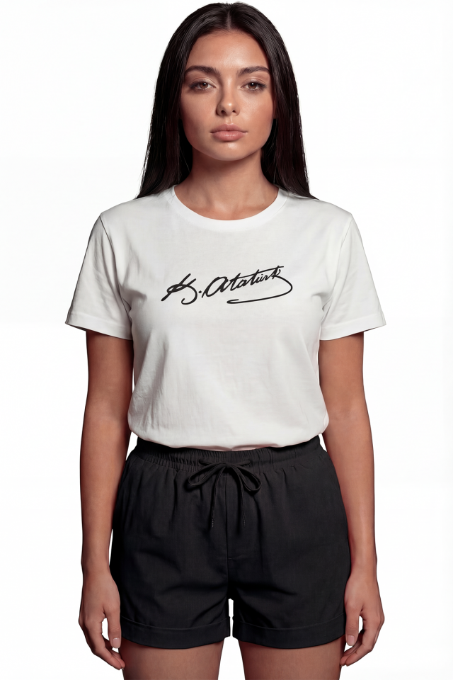 ''K. Atatürk'' İmzalı Minimalist Baskılı %100 Pamuk Rahat Kesim Premium Kadın Tişört