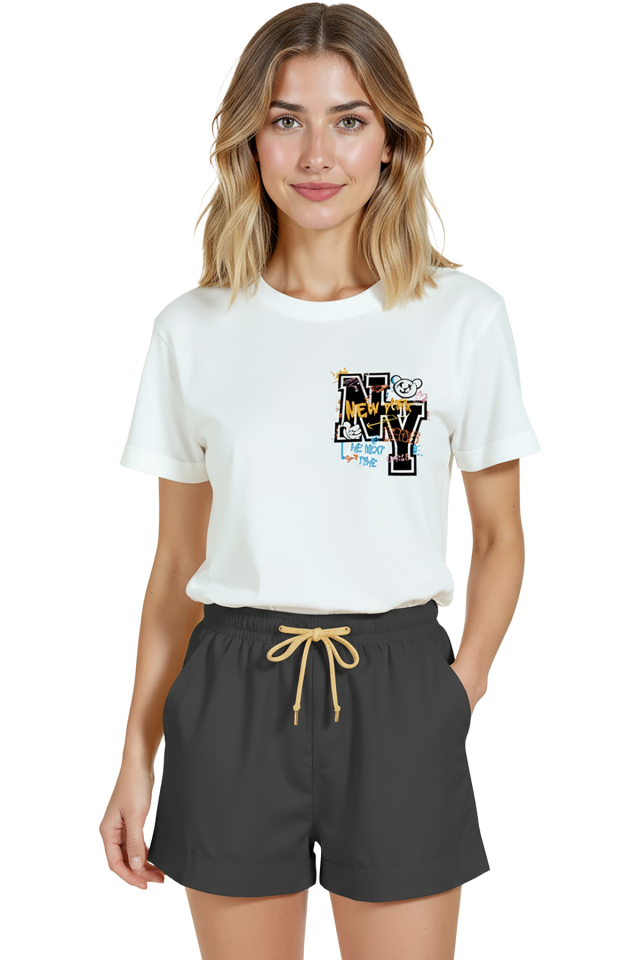 Kadın Beyaz Relaxed Fit %100 Pamuk Tişört – Graffiti NY & Teddy Bear Pocket Baskılı