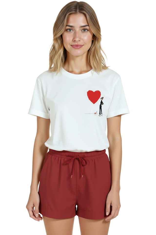 Kadın Beyaz Relaxed Fit %100 Pamuk Tişört – Line‑Art Boyacı & Kırmızı Kalp Baskılı
